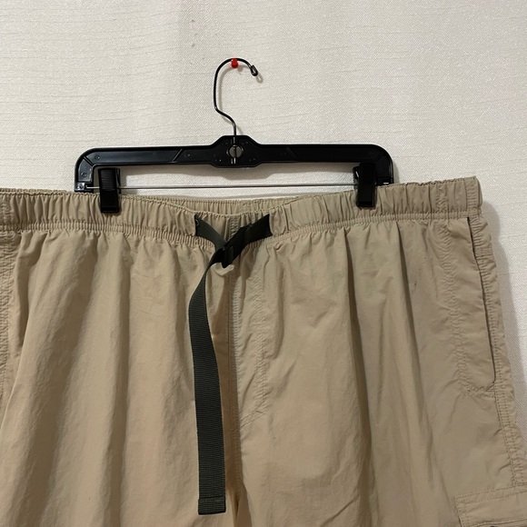 Columbia Men’s Cargo Shorts XXL Tan - Picture 4 of 8